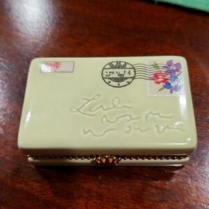 HALLMARK CERAMIC PILL BOX